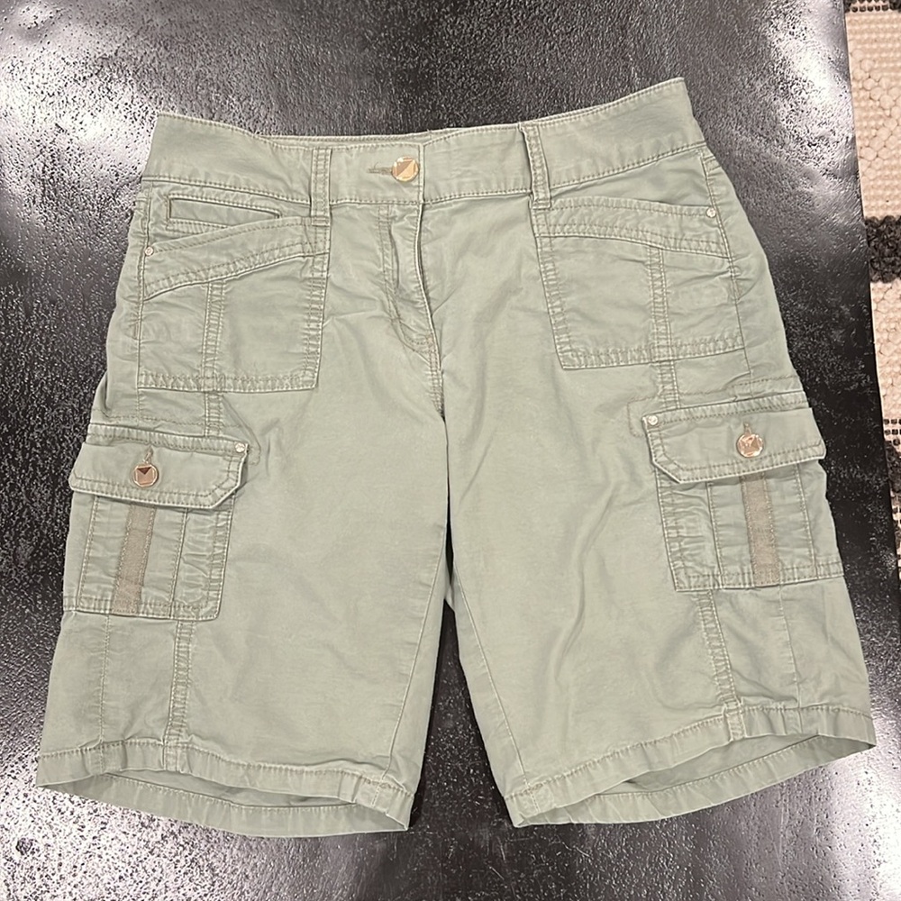 White House Black Market Green Cargo Shorts Size 2 - Picture 10 of 10